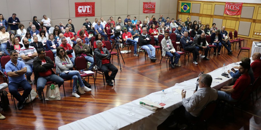 Plenária da FECESC debate papel do Poder Judiciário no Brasil de hoje